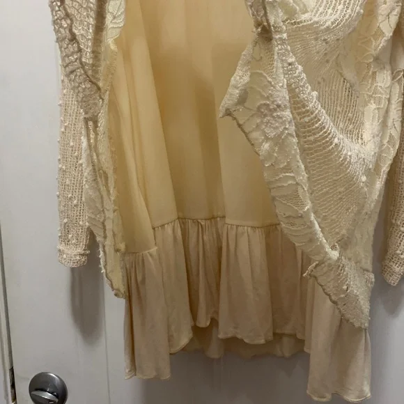 3/$15 Tantrums Size XXL Cream Crochet & Lace Patchwork Pullover - Picture 4 of 7